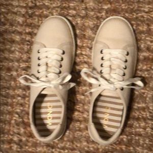 Vionic “Hattie” Sneakers - (Beige)